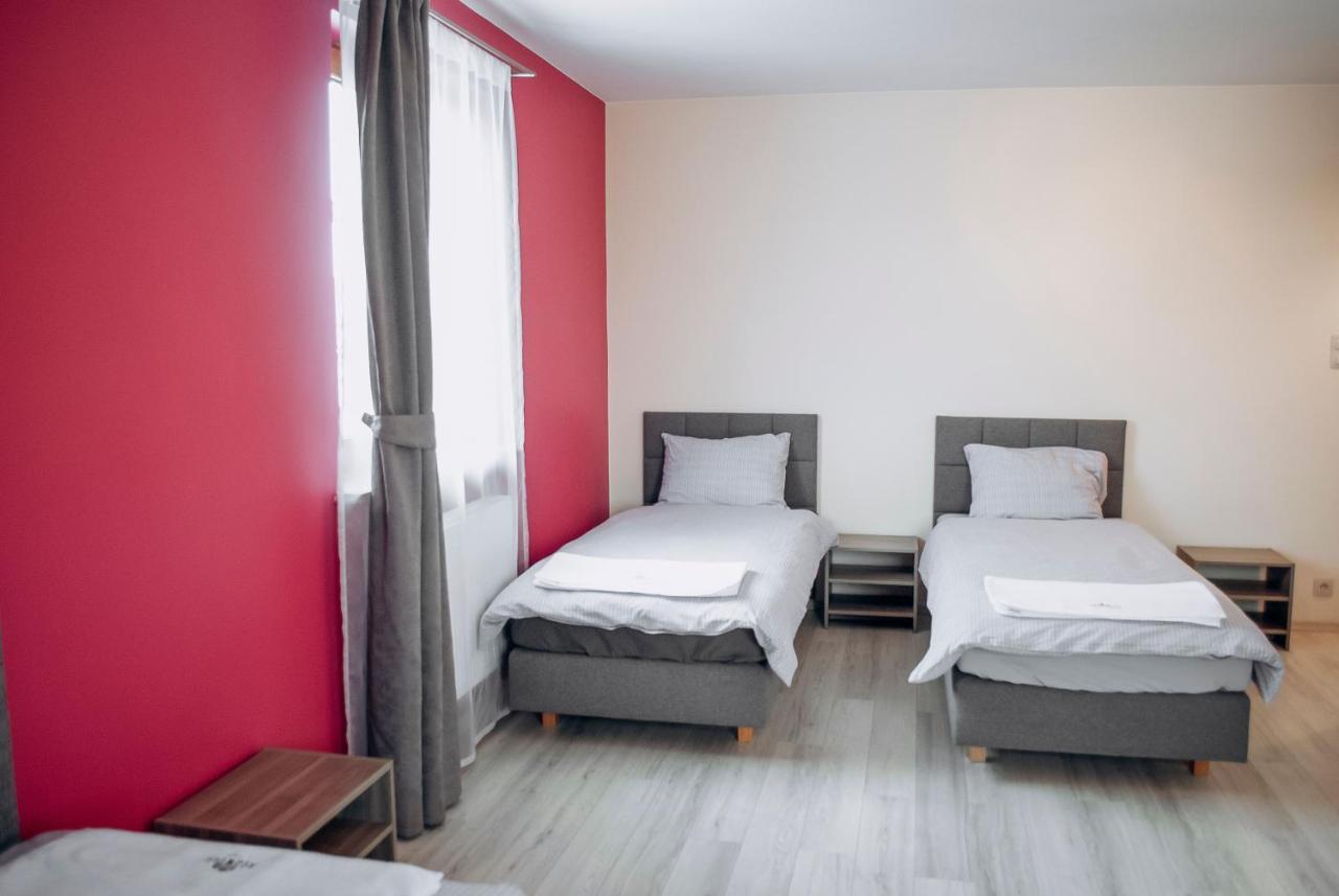 Redwood Hostel Lublin Bagian luar foto