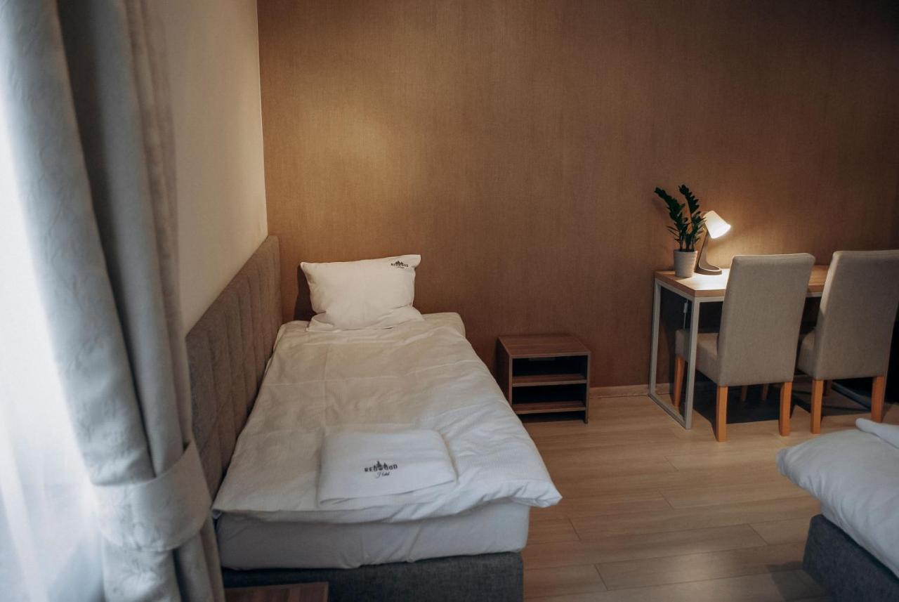 Redwood Hostel Lublin Bagian luar foto