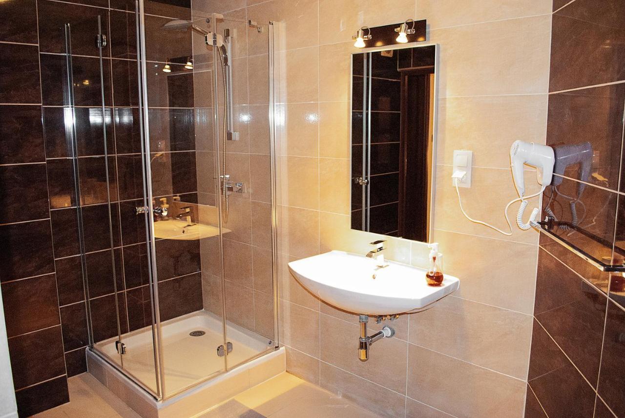 Redwood Hostel Lublin Bagian luar foto