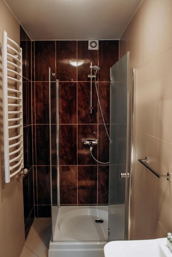 Redwood Hostel Lublin Bagian luar foto